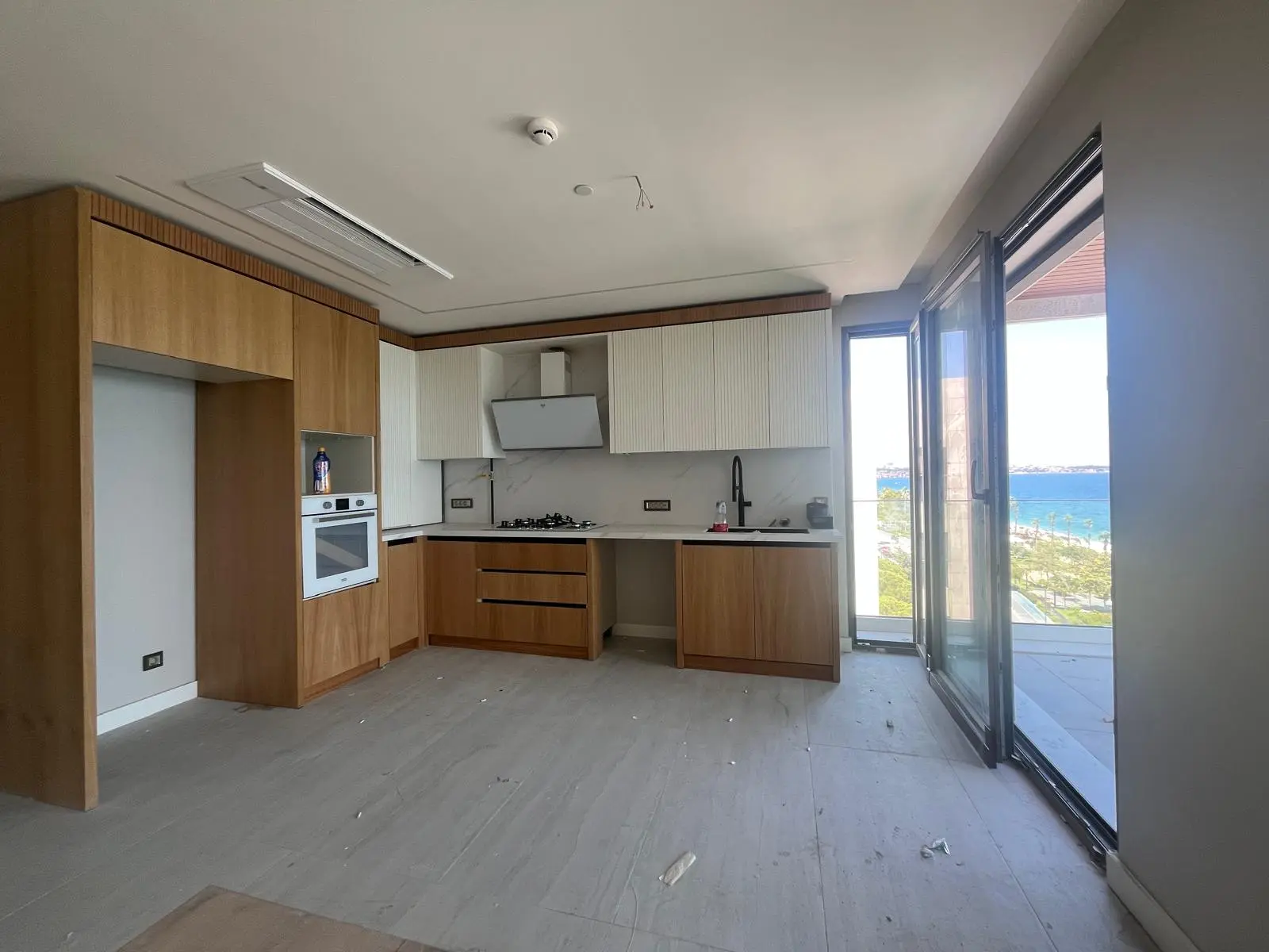 Fitted kitchen